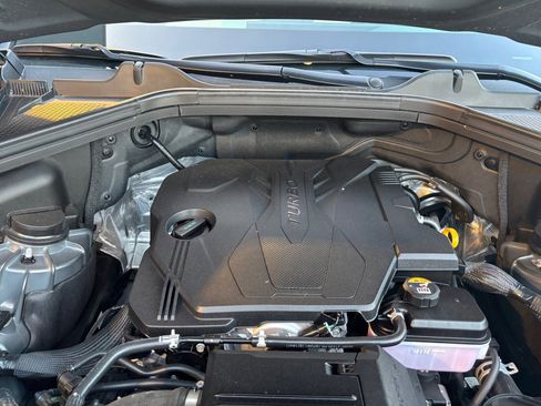 Used 2025 Genesis GV80 2.5T Advanced image 17