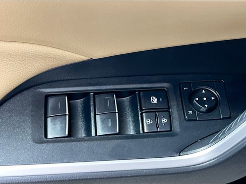Used 2025 Toyota RAV4 XLE w/ Convenience Package FWD image 16