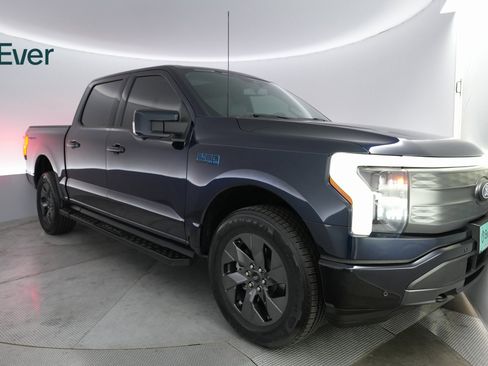 Used 2024 Ford F150 Lightning Lariat image 2