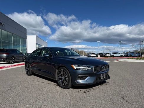 Used 2022 Volvo S60 T8 Inscription w/ Advanced Package AWD/4WD image 2