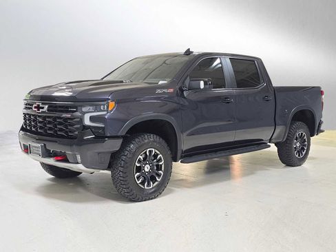 Used 2022 Chevrolet Silverado 1500 ZR2 w/ Technology Package image 7