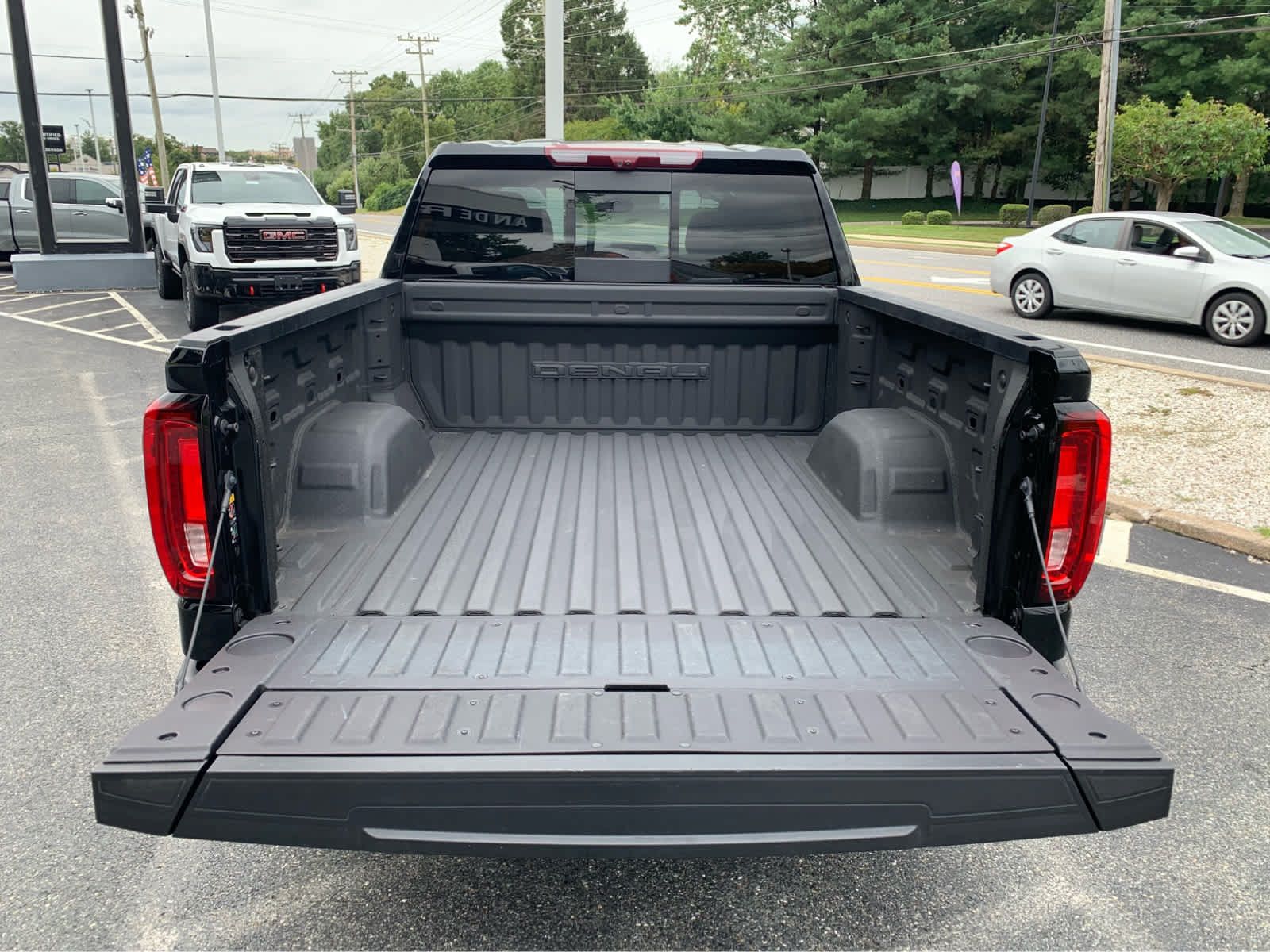 Used 2024 GMC Sierra 1500 Denali w/ Denali Reserve Package AWD/4WD image 5