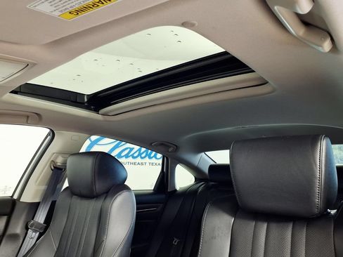 Used 2021 Honda Accord Touring image 16