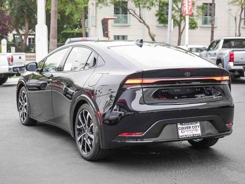 New 2026 Toyota Prius Plug-In Hybrid FWD image 9
