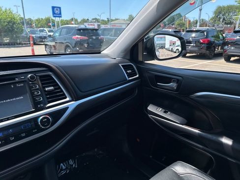 Used 2018 Toyota Highlander Limited Platinum AWD/4WD image 31