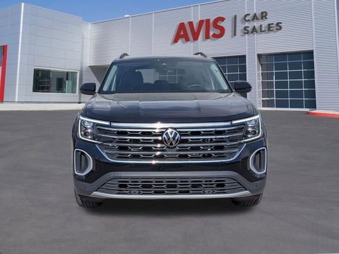 Used 2025 Volkswagen Atlas SE FWD image 2