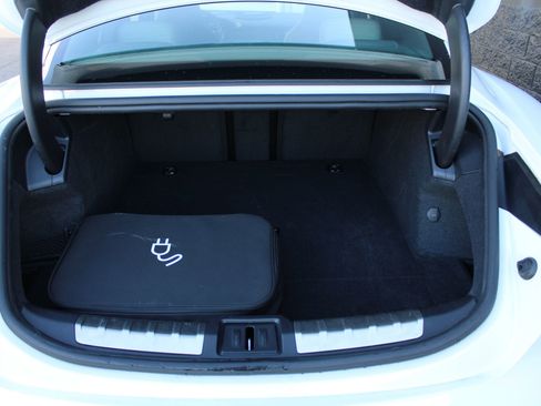 Used 2021 Porsche Taycan 4S image 22