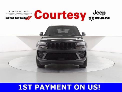 Certified 2023 Jeep Grand Cherokee Altitude image 10