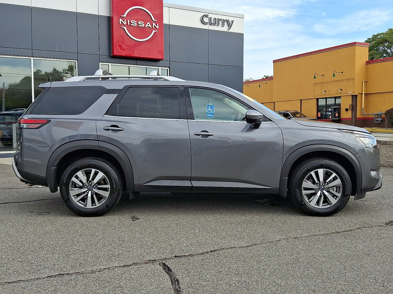 Certified 2025 Nissan Pathfinder SL AWD/4WD image 8