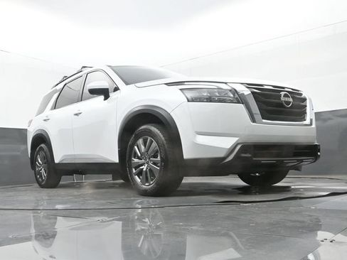 Used 2025 Nissan Pathfinder SV AWD/4WD image 26