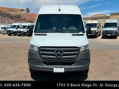 Used 2026 Mercedes-Benz Sprinter 2500 image 8