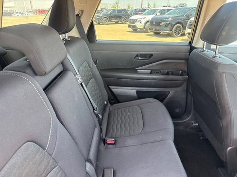Certified 2025 Nissan Pathfinder SV FWD image 31