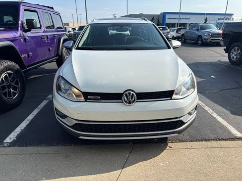Used 2017 Volkswagen Golf Alltrack SE AWD/4WD image 2