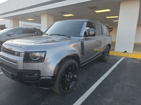 Used 2024 Land Rover Defender 130 X-Dynamic SE image 1