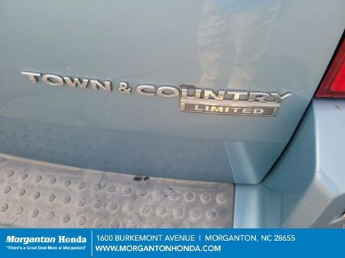 Used 2010 Chrysler Town & Country Limited image 8