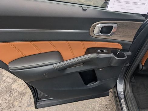 Used 2023 Kia Sorento SX Prestige image 10