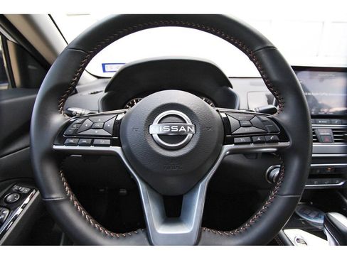 Used 2025 Nissan Altima 2.5 SR FWD image 7