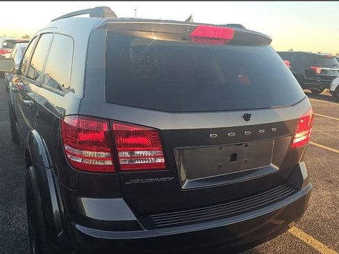 Used 2018 Dodge Journey SE image 4