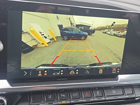 New 2026 GMC Sierra 3500 SLT w/ SLT Convenience Package image 32