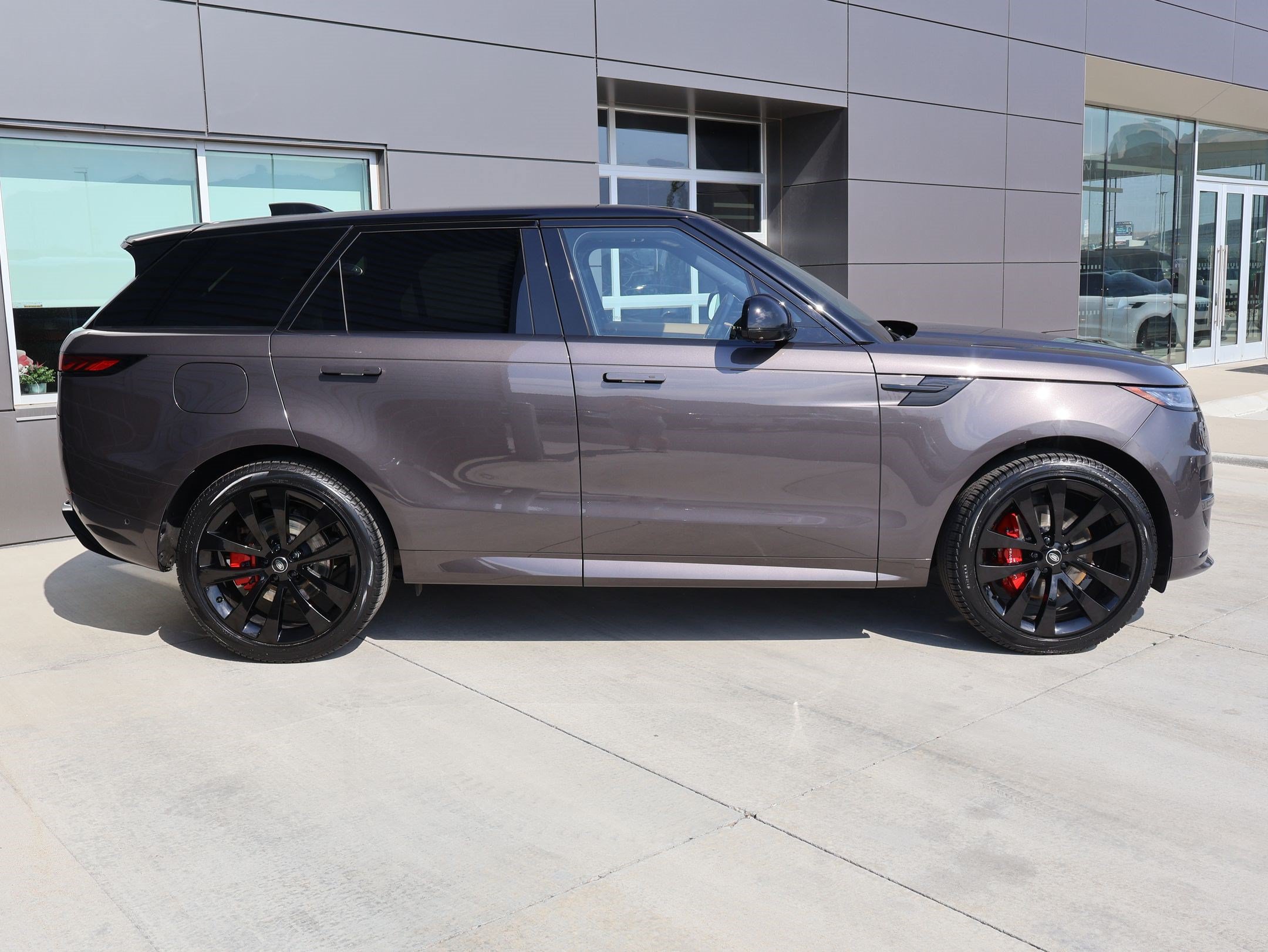 Used 2025 Land Rover Range Rover Sport Dynamic SE AWD/4WD image 5