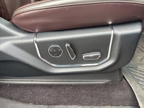 Used 2015 Ford F150 Platinum w/ Equipment Group 701A Luxury image 38