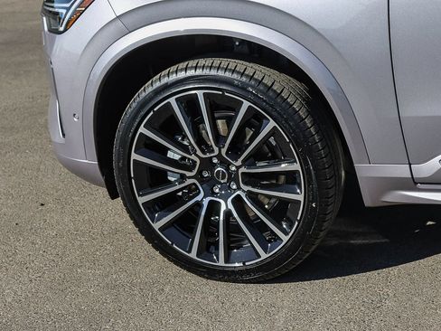New 2026 Volvo XC90 B6 Plus w/ Protection Package Premier AWD/4WD image 9