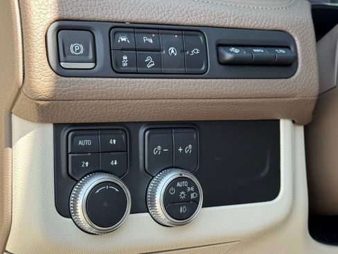 Used 2021 GMC Yukon Denali w/ Denali Premium Package image 22