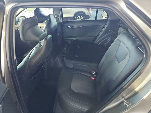 Used 2023 Kia Niro EX w/ EX Cold Weather Package FWD image 4