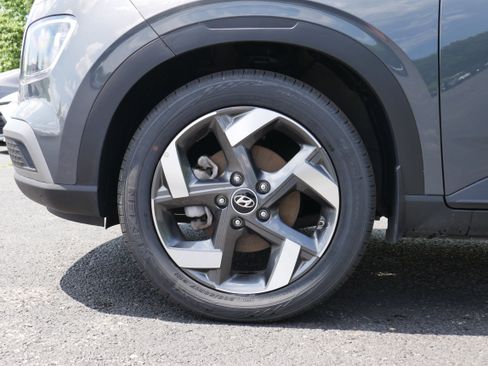 Used 2025 Hyundai Venue SEL FWD image 11