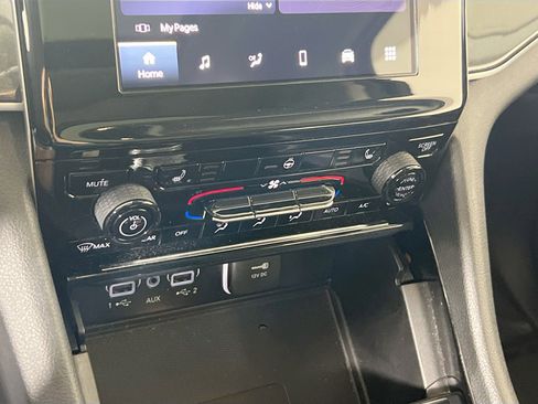 Used 2023 Jeep Grand Cherokee Laredo w/ Luxury Tech Group I image 15