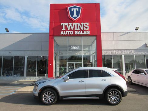 Used 2021 Cadillac XT4 Premium Luxury FWD image 1