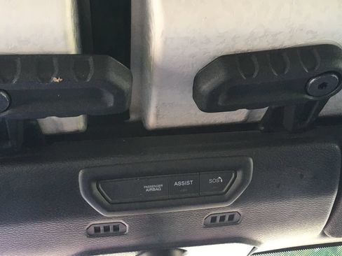 Used 2021 Jeep Gladiator Mojave AWD/4WD image 16