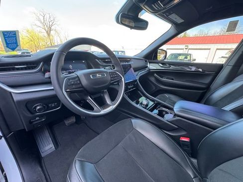 Used 2023 Jeep Grand Cherokee Altitude AWD/4WD image 50