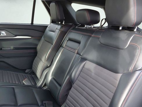 Used 2025 Ford Explorer ST-Line w/ ST-Line Street Pack image 42