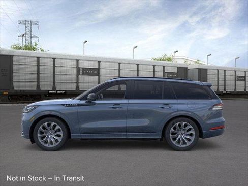 New 2026 Lincoln Aviator AWD image 3