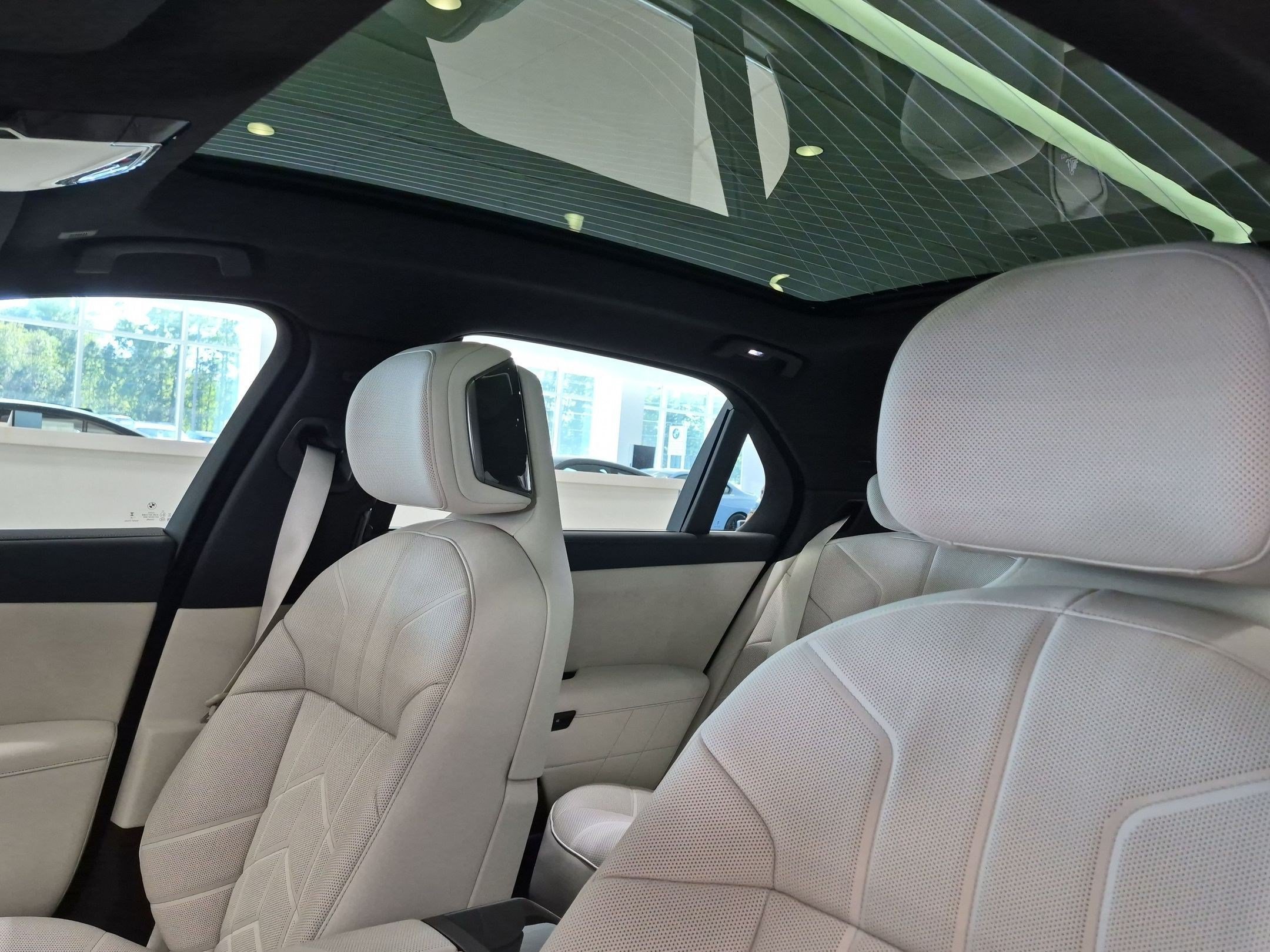 New 2027 BMW 740i w/ Executive Package RWD image 15