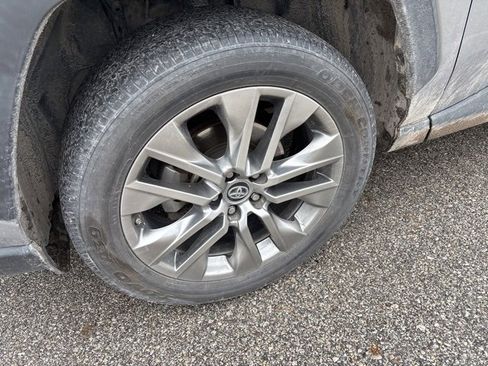 Used 2019 Toyota RAV4 XLE Premium image 3