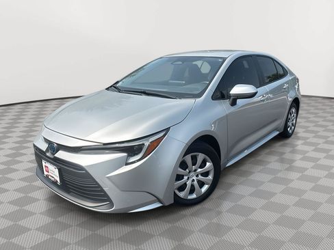 Used 2025 Toyota Corolla LE FWD image 1