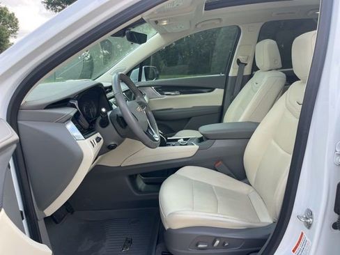 Certified 2024 Cadillac XT6 Premium Luxury w/ Technology Package FWD image 17