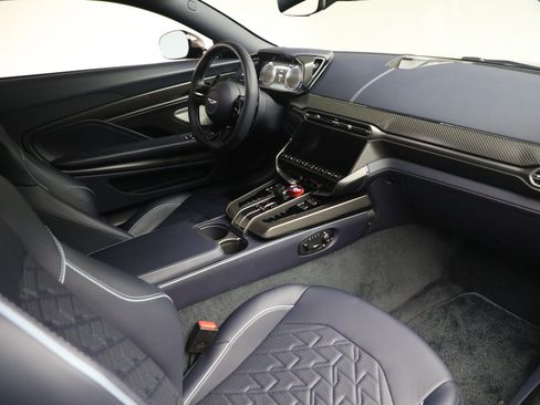 Used 2025 Aston Martin Vanquish RWD image 18