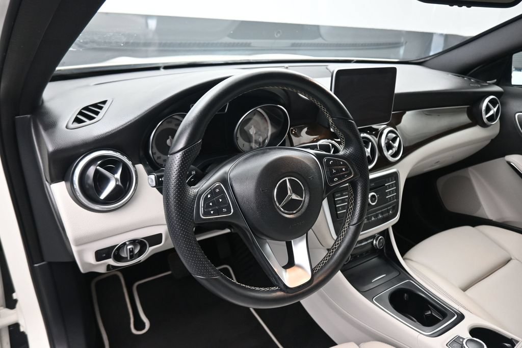 Used 2016 Mercedes-Benz GLA 250 image 14