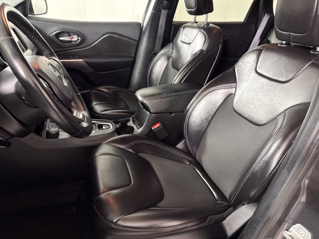 Used 2019 Jeep Cherokee Latitude Plus w/ Comfort/Convenience Group AWD/4WD image 11