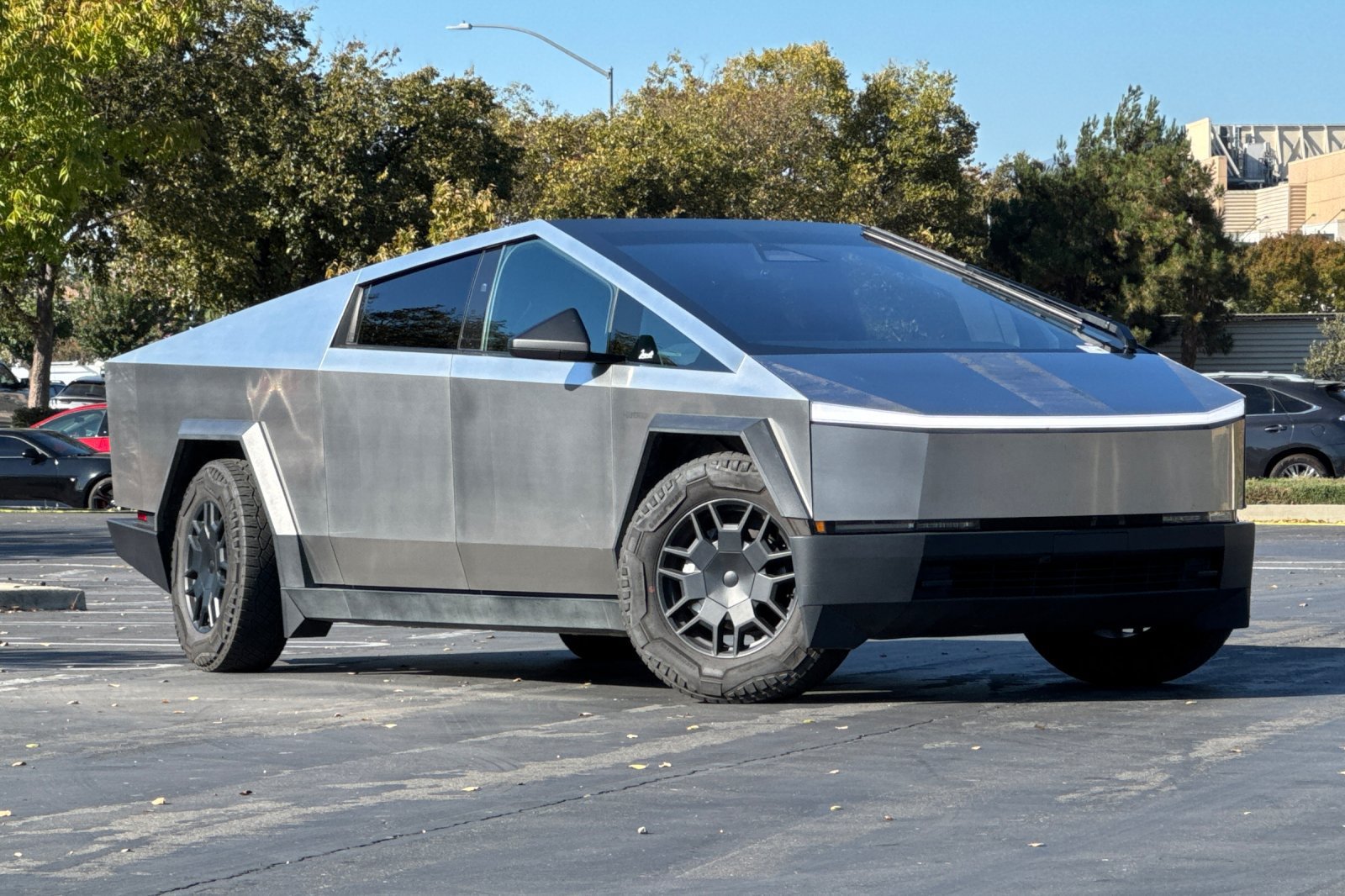 Used 2024 Tesla Cybertruck AWD Crew Cab image 2