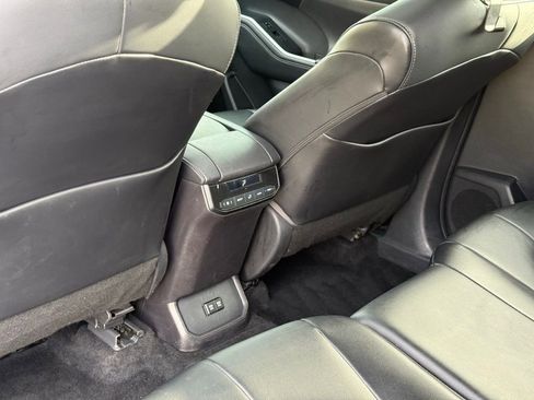 Used 2020 Toyota Highlander XLE image 21