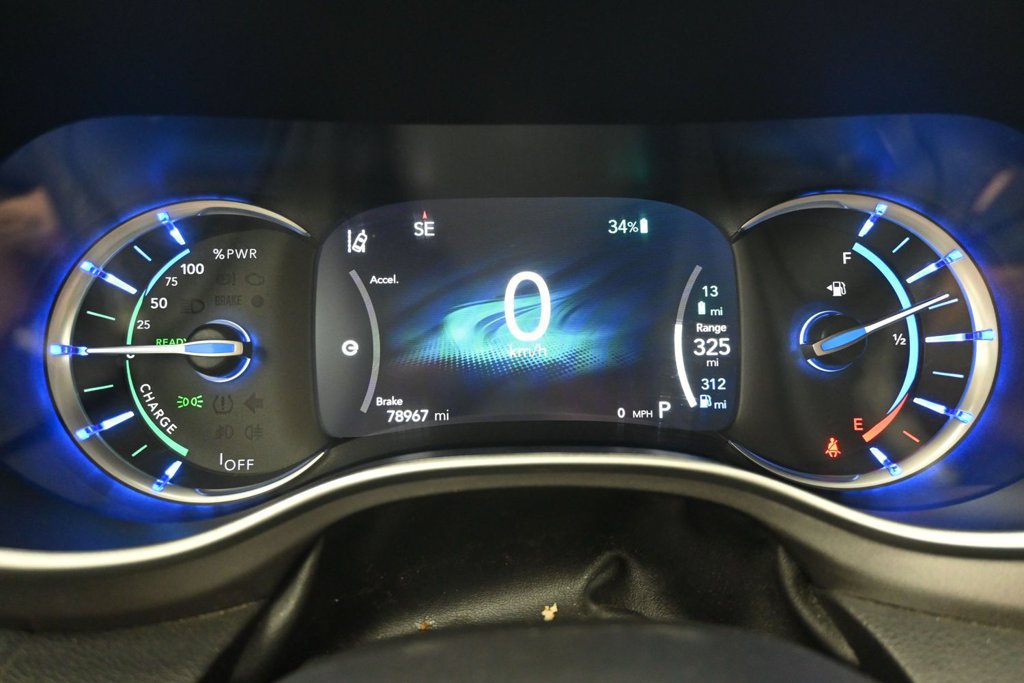 Used 2023 Chrysler Pacifica Touring-L FWD image 10