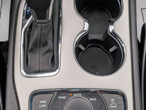 Used 2019 Jeep Grand Cherokee Overland AWD/4WD image 20