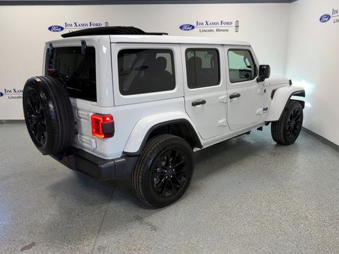 Used 2025 Jeep Wrangler Unlimited Sahara w/ Safety Group AWD/4WD image 33