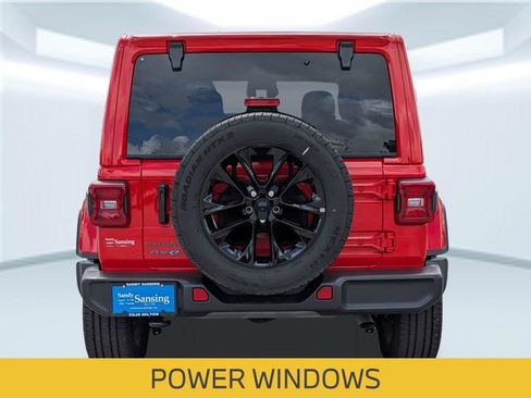 Used 2025 Jeep Wrangler Unlimited Sahara image 12