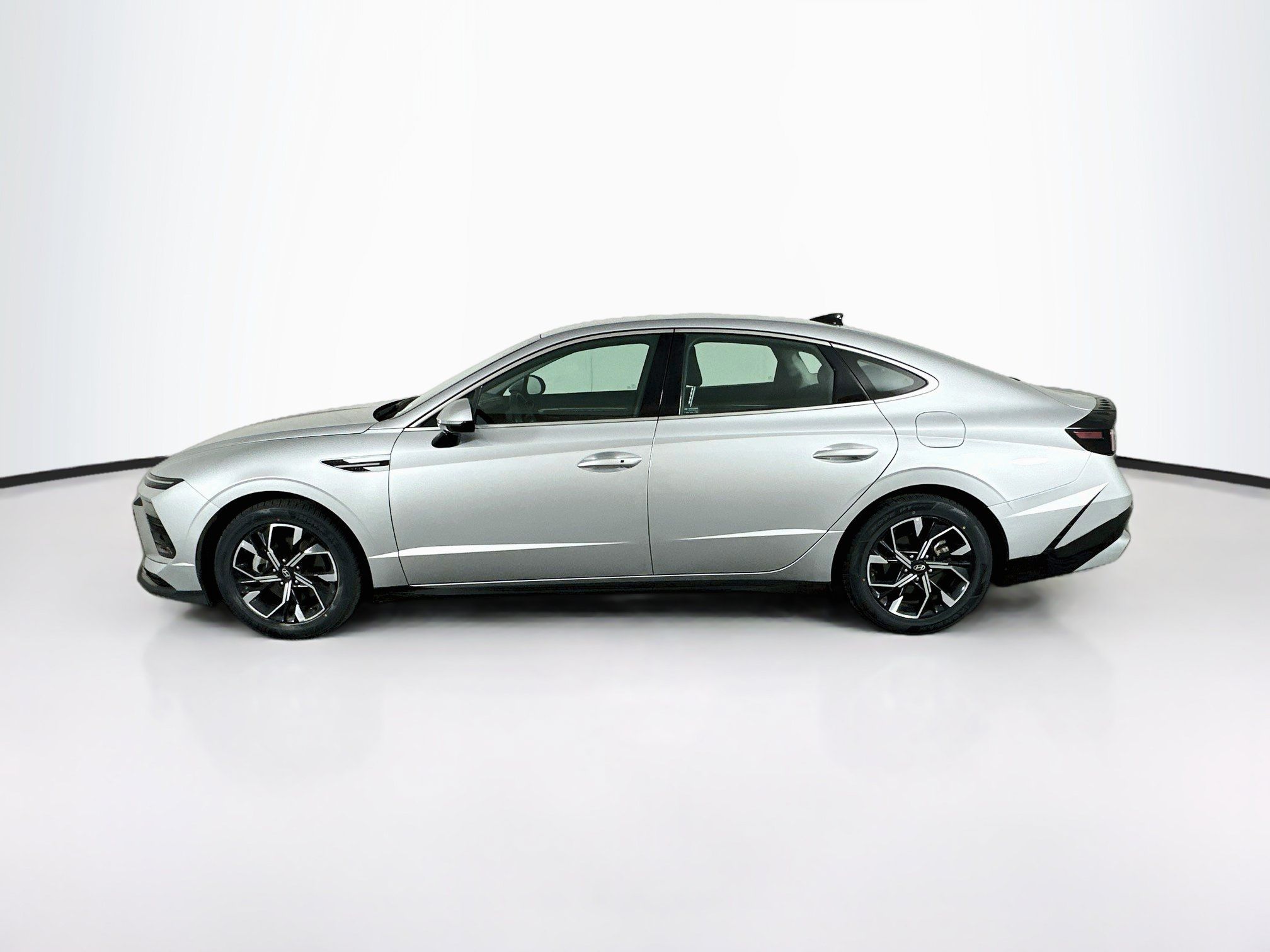 Used 2025 Hyundai Sonata SEL FWD image 4