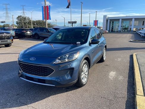 Certified 2020 Ford Escape SE image 2